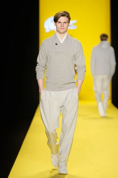 Look 11